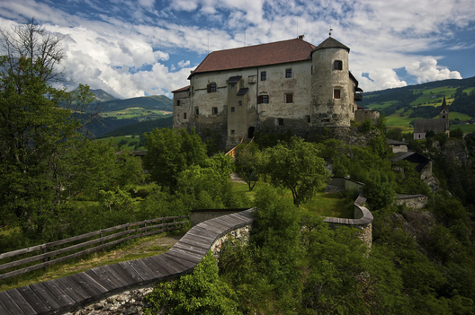 Burg Aussenansicht